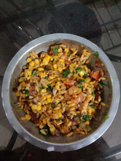 મકાઇ ભેળ (Makai Bhel Recipe In Gujarati) રેસીપી મુખ્ય ફોટો