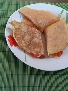 Una foto de Crepas rellenas de queso, champiñones y jitomate