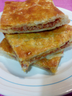 Una foto de Empanada de hojaldre rellena de carne