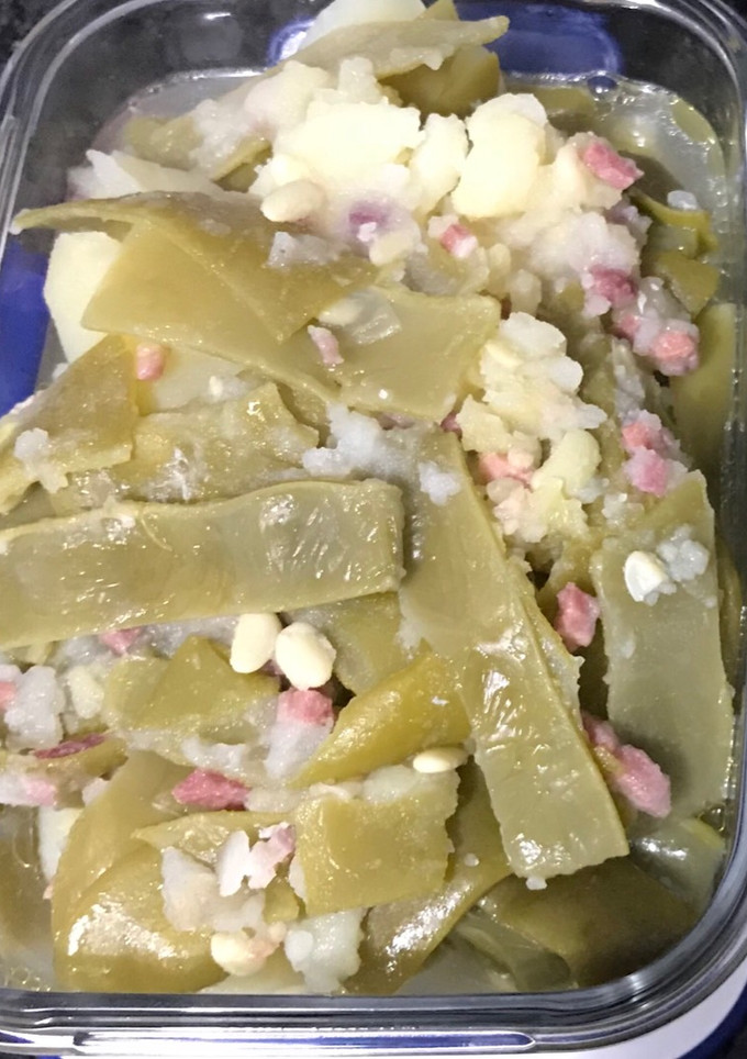 Una foto de Patatas con vainas y jamón serrano
