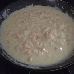 A picture of Shrimp Alfredo sauce.