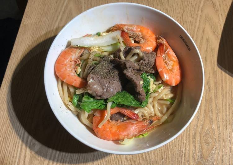 鮮蝦牛肉海陸雙響炒麵