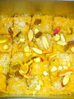 सूजी़ की बर्फी (Suji ki barfi recipe in Hindi) रेसिपी मुख्य फोटो