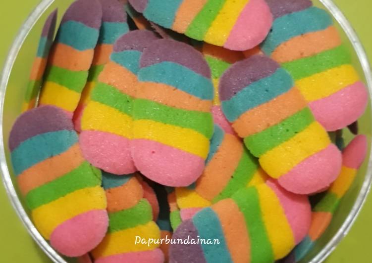 Resep: saat makan malamKukis Lidah Kucing pelangi