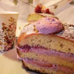 Foto di Plumcake con crema di gelsi e fragole