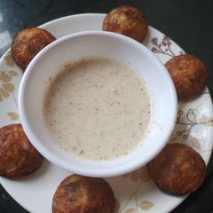 A picture of Rava paniyaram.