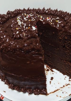 Una foto de Tarta de chocolate por capas con buttercream