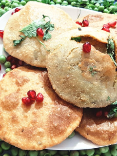 मटर की कचौड़ी (Matar ki kachodi recipe in hindi) रेसिपी मुख्य फोटो