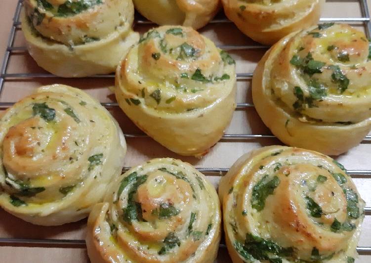 Spinach & Ricotta Savory Rolls