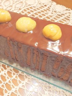 Una foto de Bundt cake de castañas y chocolate