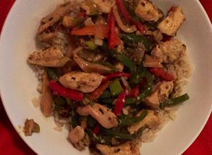 Una foto de Wok de pollo, sano fácil y rico