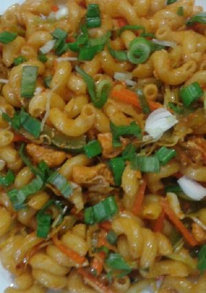 A picture of Chicken vegetable macaroni.