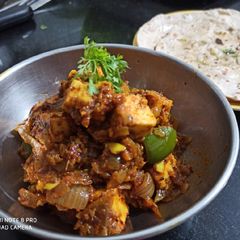 A picture of Kadhai Paneer resturant style.