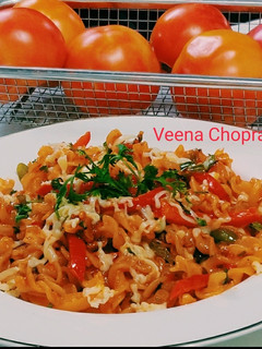 चीजी टोमेटो पास्ता (Cheesy tomato pasta recipe in hindi) रेसिपी मुख्य फोटो