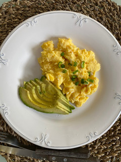 Una foto de Huevos revueltos saludables fáciles