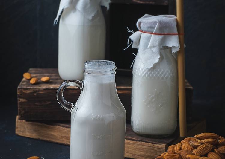 Almond mylk