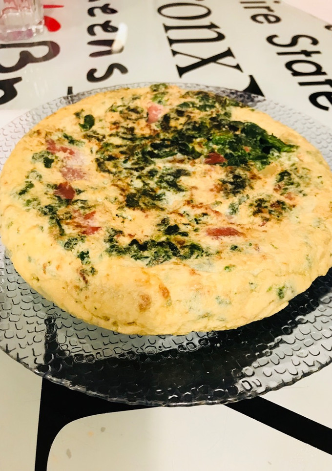 Una foto de Tortilla espinacas y jamón con (claras de huevo solo)