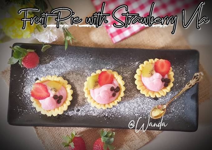 Fruit Pie With Stawberry Vla
