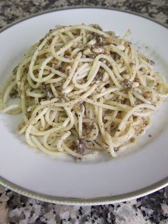 Una foto de Espaguetis al pesto