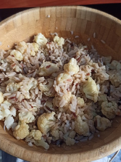Una foto de Arroz con coliflor y bacalao