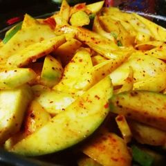 A picture of Kache aam ka jhatpat achaar.
