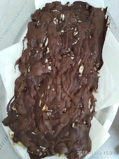 Una foto de Crujiente de tres chocolates