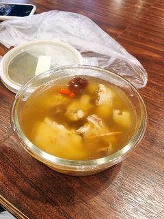 枸杞香菇雞湯(快煮鍋) 的食譜成品照片