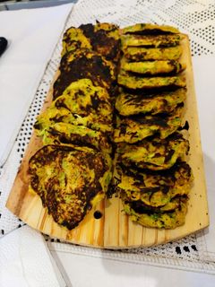 Una foto de Tortita de verduras 🥕🥒 rápido, bueno y barato