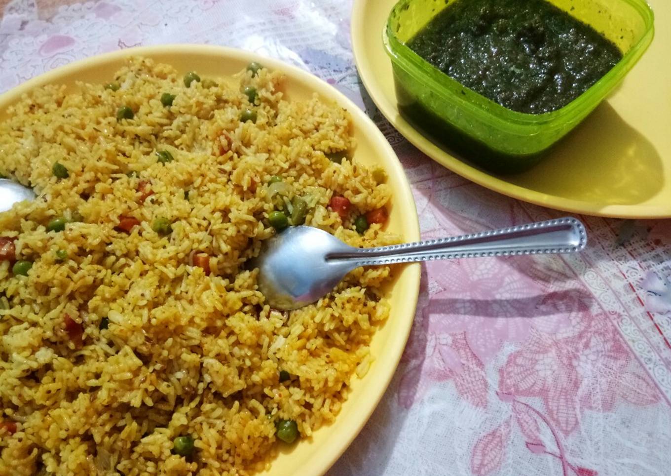 Fried rice with pudhina chutney