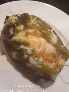 Una foto de Chile relleno de camarones keto