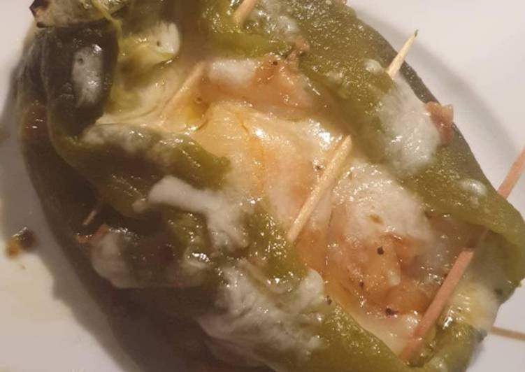 Chile relleno de camarones keto