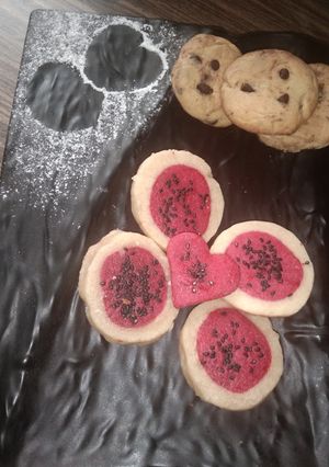 A picture of Sesame Vanilla Cookies and Spicy Nutella Cookies.