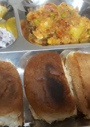 पाव भाजी (Pav Bhaji recipe in hindi) रेसिपी मुख्य फोटो