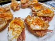Una foto de huevo de codorniz desayuno