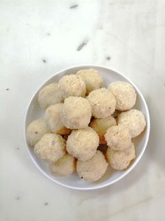 সুজির লাড্ডু (Sooji ladoo recipe in Bengali) রেসিপির প্রধান ছবি