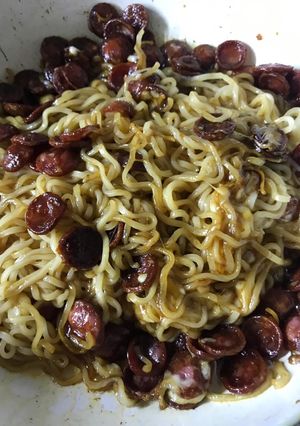 Foto de Noddles com salsicha