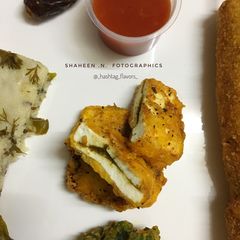 A picture of Paneer sandwich pakoda.
