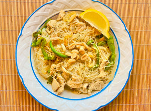 Foto principal de Pad thai casero saludable