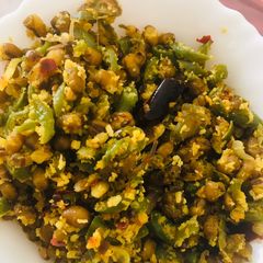 A picture of Thoran dal & beans.