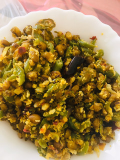 A picture of Thoran dal & beans.