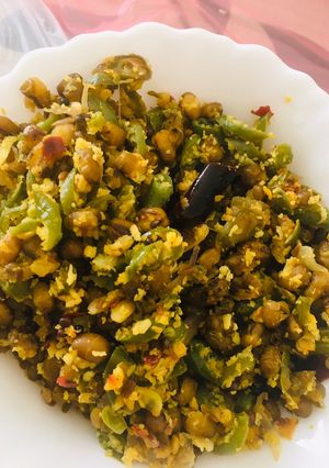 A picture of Thoran dal & beans.