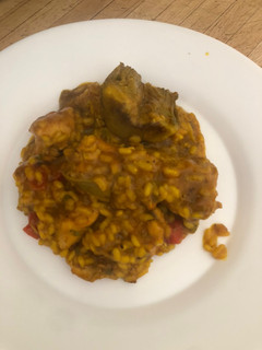 Una foto de Arroz meloso de pollo y alcachofas