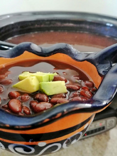 Una foto de Frijoles en olla de cocción lenta