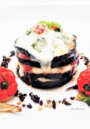 Foto di Parmigiana di spigola con terra di olive taggiasche e pinoli