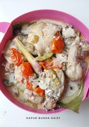 A picture of Garang Asem Chicken with Coconut Milk ~ No Wrapping.