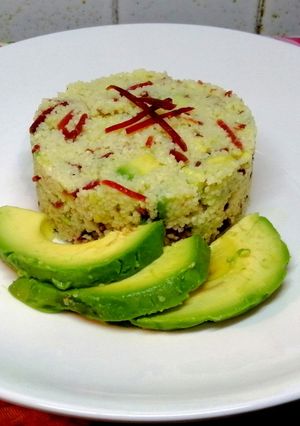 Foto di Cous cous con sfilacci di bresaola e avocado