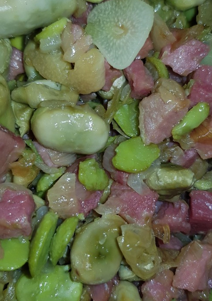 Una foto de Habas con jamón