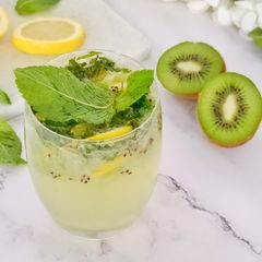 A picture of Kiwi mojito.