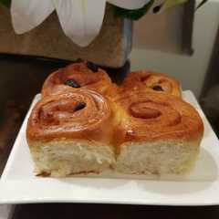 รูปของ Cinnamon rolls (roti kayu manis)