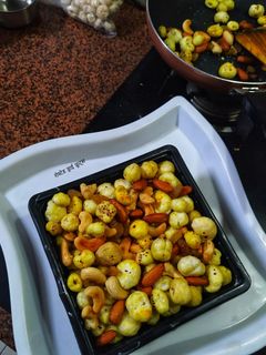 रोस्टेड ड्राई फ्रूट्स (Roasted dry fruits recipe in Hindi) रेसिपी मुख्य फोटो